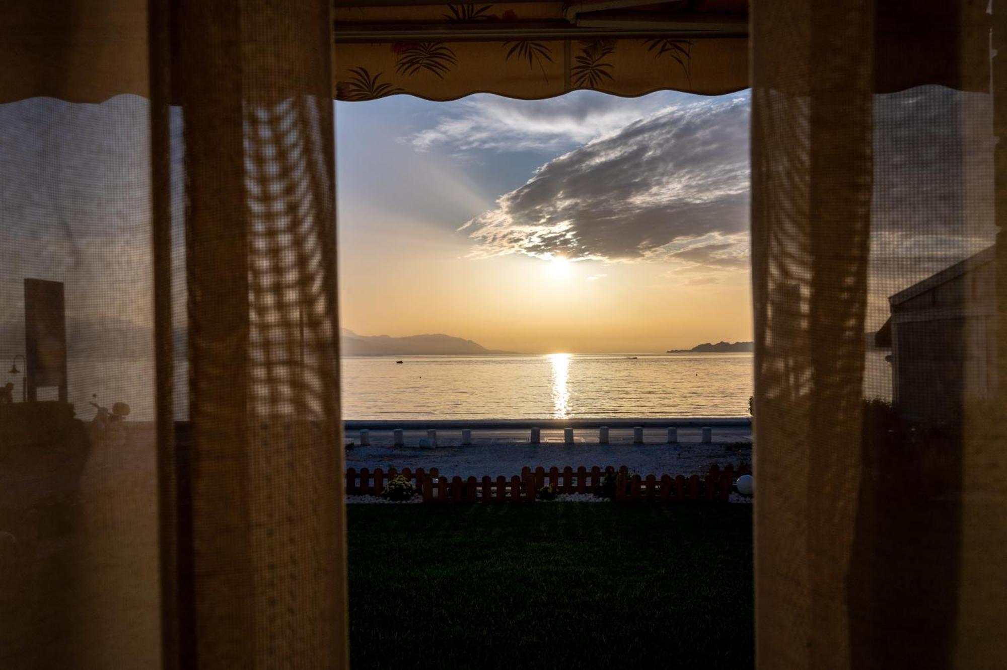 Appartement Loutraki Sea Sunset Extérieur photo