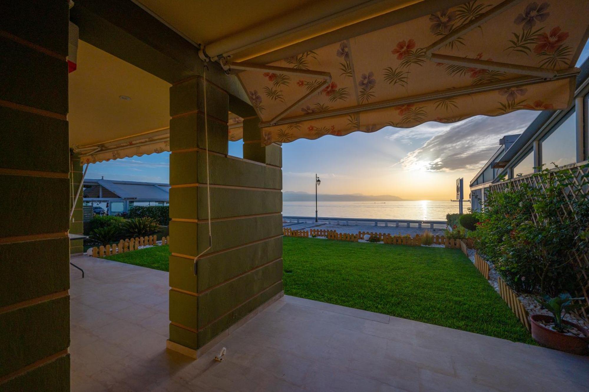 Appartement Loutraki Sea Sunset Extérieur photo